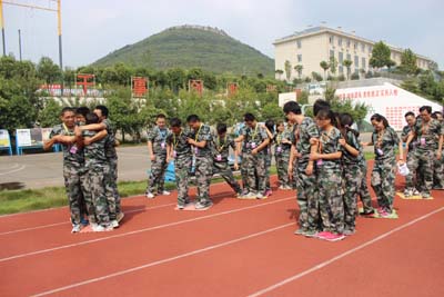 摸石头过河.JPG