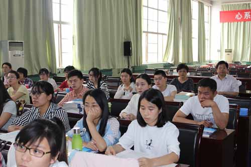 济宁医学院实践教学管理处刘永春处长听理论课(右二).JPG