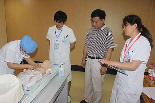 2济宁医学院第一临床学院党委书记马奎元(右二)来院巡考.JPG