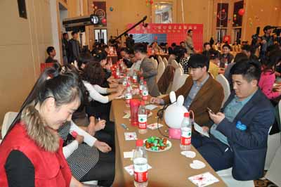 《爱情对对碰》填写爱的号码牌 7.JPG