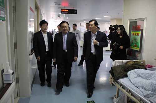 樊代明院士参观消化内科病房.jpg