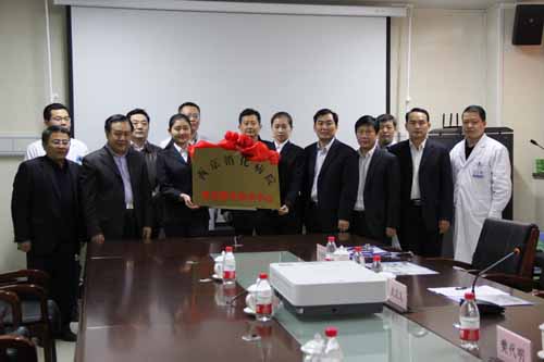 樊代明院士(左二)出席揭牌仪式 徐萌 刘胜摄.jpg