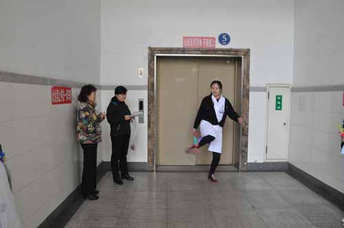 踢毽子比赛 6.JPG