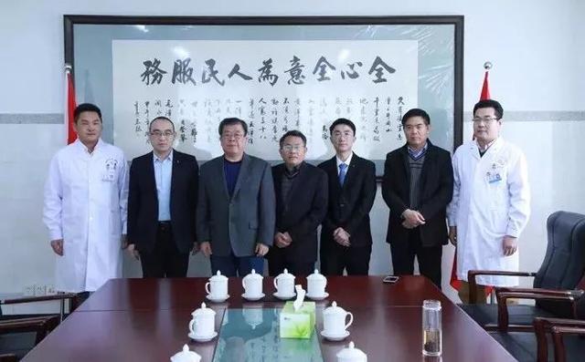 我院举办杨秀成同志、胥杰同志“援非”欢送会