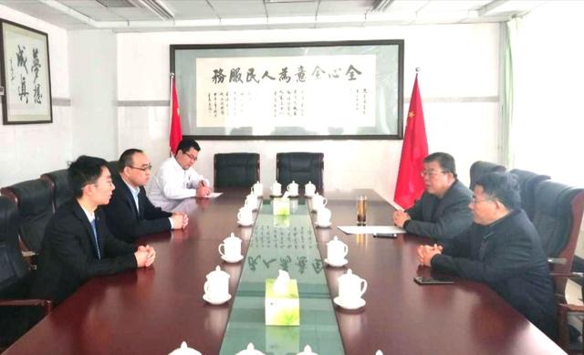 我院举办杨秀成同志、胥杰同志“援非”欢送会